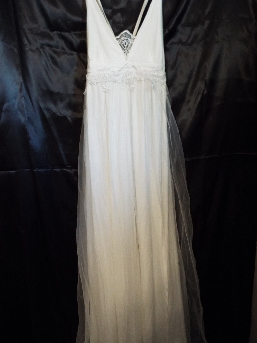 Elegant White V-Neck Maxi Dress with Lace Waist